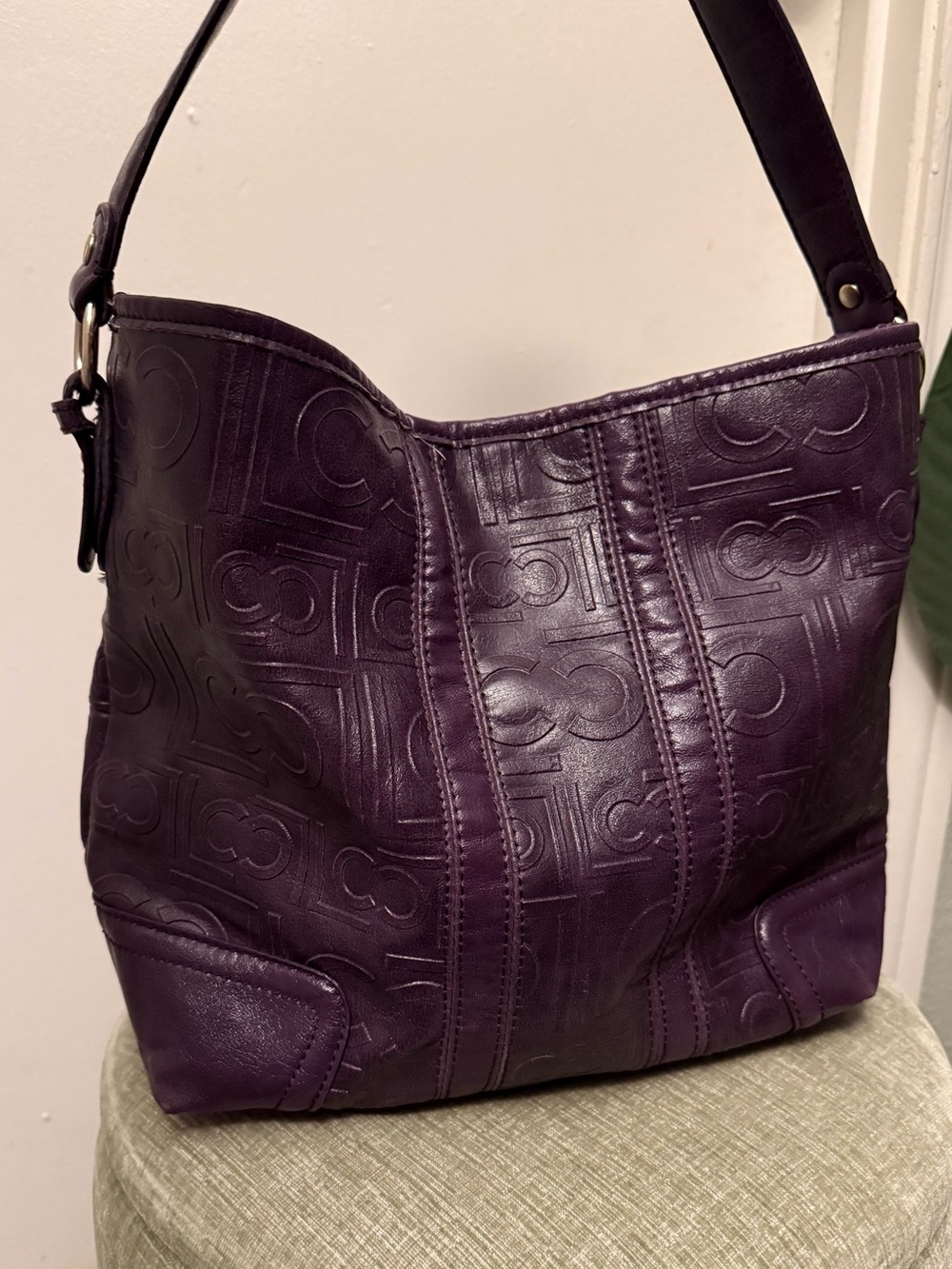 Y2K Liz Claiborne Purple Embossed Monogram Hobo Shoulder Bag - Picture 2 of 6